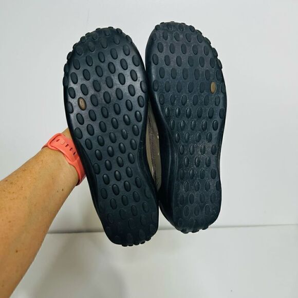 Pr!vo by Clarks Comfort Slip On Shoes Gray Beige - Picture 11 of 12